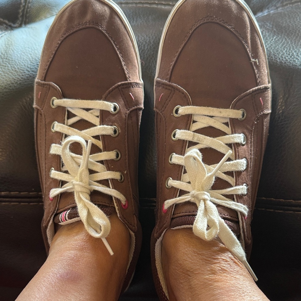 Women’s medium brown cloth sneakers in size 81/2 medium